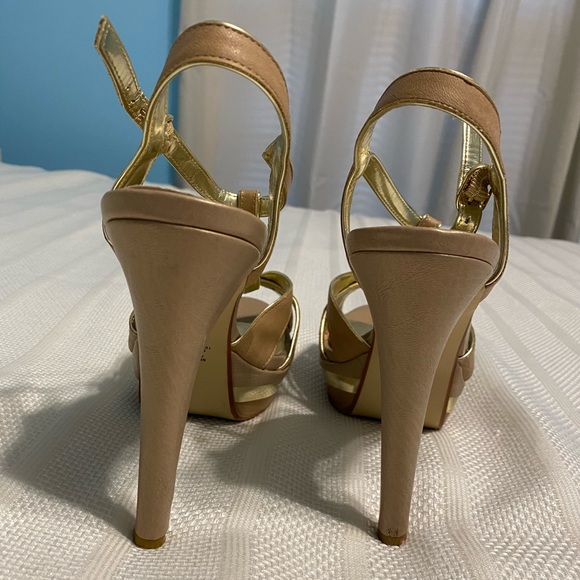 Worthington Size 9 Strappy Gold Heels - Picture 3 of 3